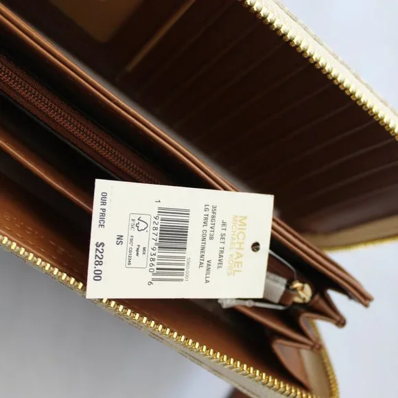 COPY - NWT MICHAEL KORS Jet Set Large Travel Wallet Vanilla Color - Picture 5 of 5